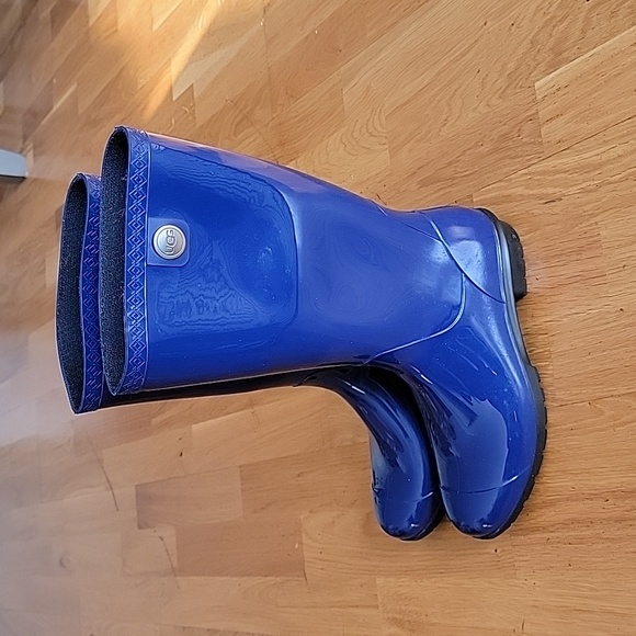 Women Ugg Rain Boots - Picture 5 of 7